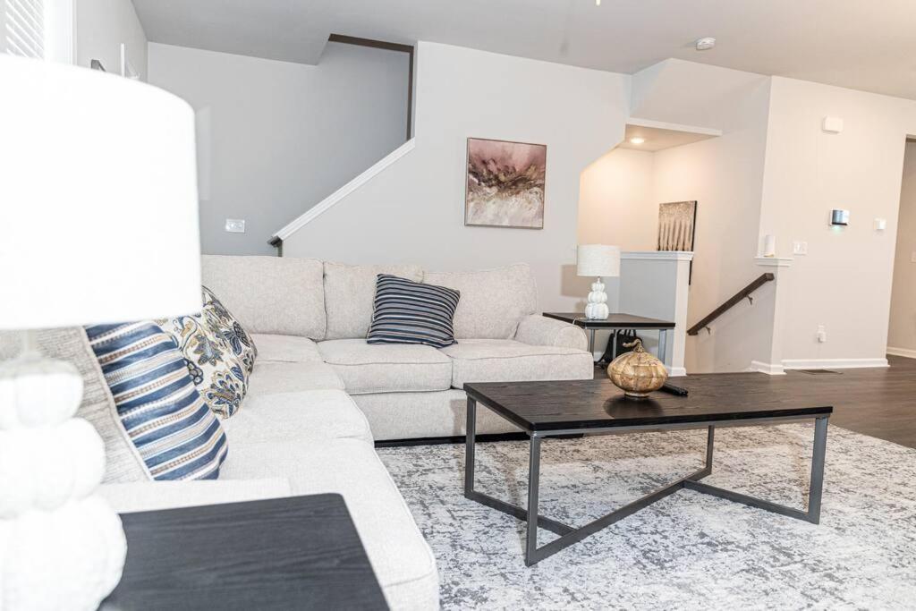 New Spacious 3 Bedroom Suite Garage Parking Free Wi-Fi Office Space And Patio View Duluth Buitenkant foto
