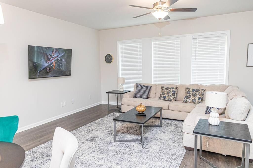 New Spacious 3 Bedroom Suite Garage Parking Free Wi-Fi Office Space And Patio View Duluth Buitenkant foto