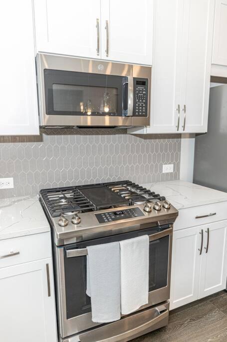 New Spacious 3 Bedroom Suite Garage Parking Free Wi-Fi Office Space And Patio View Duluth Buitenkant foto