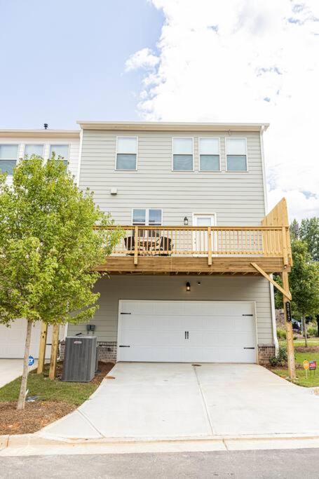 New Spacious 3 Bedroom Suite Garage Parking Free Wi-Fi Office Space And Patio View Duluth Buitenkant foto