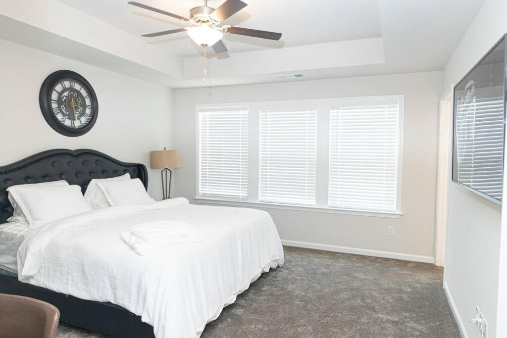 New Spacious 3 Bedroom Suite Garage Parking Free Wi-Fi Office Space And Patio View Duluth Buitenkant foto